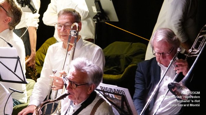 DSC03556- optreden van bigband s-Hot - azf - 23nov2025 -  foto GerardMontE