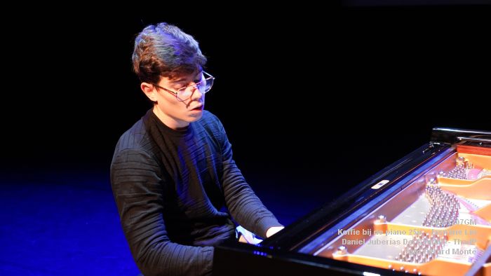 DSC07917- Koffie bij de piano - 25jr - Jasmine Lin - Daniel Juberias Del Castillo - ThadP - 7dec2025 -  foto GerardMontE