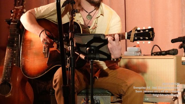 DSC05143-  Veertiende Songday wwh - het Gitaarmuseum - Sem Jansen en Leif de Leeuw - 7dec2025 -  foto GerardMontE