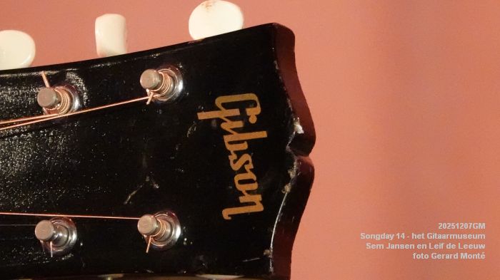 DSC05145-  Veertiende Songday wwh - het Gitaarmuseum - Sem Jansen en Leif de Leeuw - 7dec2025 -  foto GerardMontE