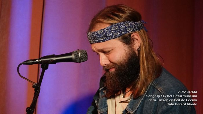 DSC05159-  Veertiende Songday wwh - het Gitaarmuseum - Sem Jansen en Leif de Leeuw - 7dec2025 -  foto GerardMontE