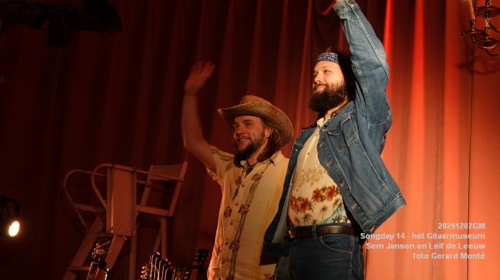 DSC05183-  Veertiende Songday wwh - het Gitaarmuseum - Sem Jansen en Leif de Leeuw - 7dec2025 -  foto GerardMontE