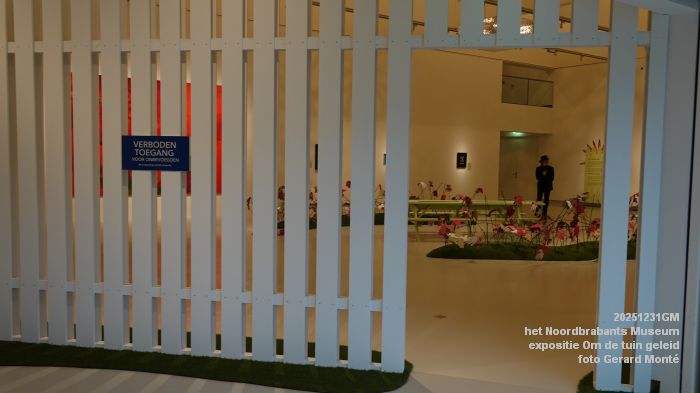 DSC08694- het Noordbrabants Museum - Om de tuin geleid - 31dec2025 -  foto GerardMontE