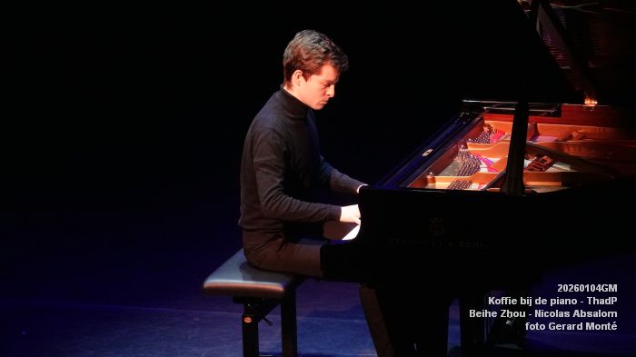 DSC09159- Koffie bij de piano - ThadP - Beihe Zhou - Nicolas Absalom - 4jan2026 -  foto GerardMontE