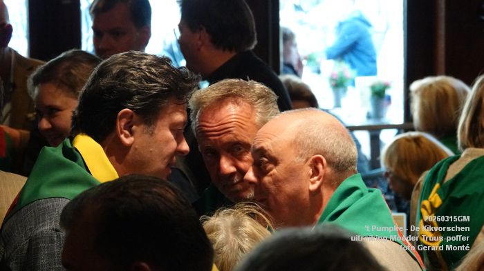 DSC01570- Pumpke - Toekenning van de Moeder Truus-poffer aan stg Drie koningen - 15mrt2026 - foto GerardMontE DSC01570- Pumpke - Toekenning van de Moeder Truus-poffer aan stg Drie koningen - 15mrt2026 - foto GerardMontE