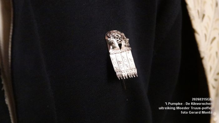 DSC01677- Pumpke - Toekenning van de Moeder Truus-poffer aan stg Drie koningen - 15mrt2026 - foto GerardMontE DSC01677- Pumpke - Toekenning van de Moeder Truus-poffer aan stg Drie koningen - 15mrt2026 - foto GerardMontE