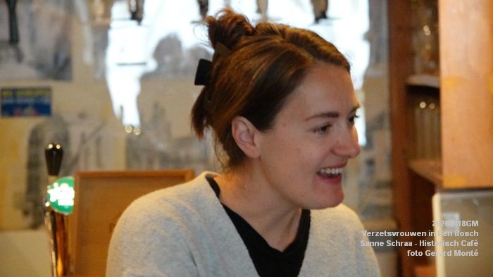 DSC06221- Sanne Schraa - Verzetsvrouwen in Den Bosch - Historisch Cafe -Knillispoort - 18apr2026 - foto GerardMontE DSC06221- Sanne Schraa - Verzetsvrouwen in Den Bosch - Historisch Cafe -Knillispoort - 18apr2026 - foto GerardMontE