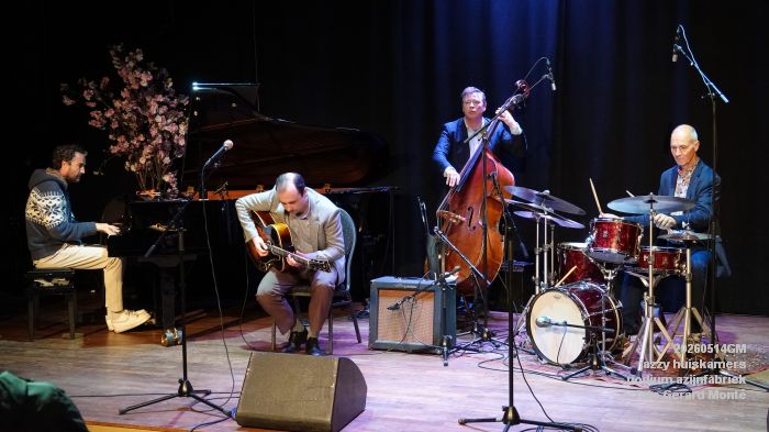 eDSC02740- jazzy huiskamers - podium azijnfabriek - 14mei2026 - foto GerardMontE eDSC02740- jazzy huiskamers - podium azijnfabriek - 14mei2026 - foto GerardMontE