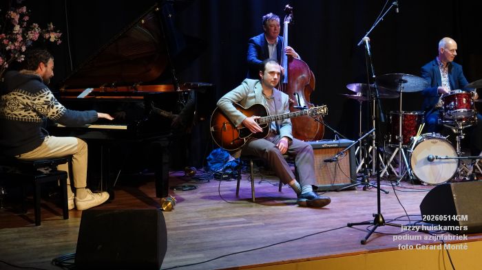 eDSC02788- jazzy huiskamers - podium azijnfabriek - 14mei2026 - foto GerardMontE eDSC02788- jazzy huiskamers - podium azijnfabriek - 14mei2026 - foto GerardMontE
